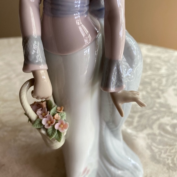 RETIRED 1994 ‘BASKET OF LOVE LLADRO’ PORCELAIN FIGURINE -Item# 01007622 - Picture 2 of 14